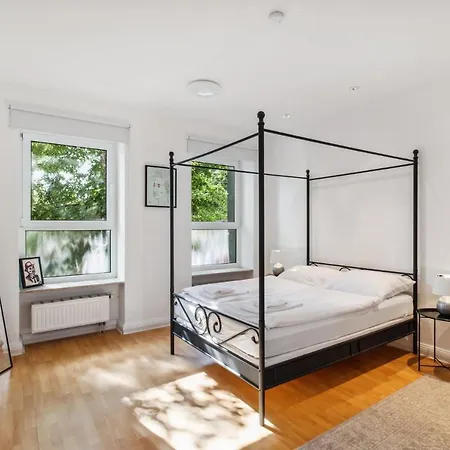 Bright 3-room Near Prenzlauer Berg * ベルリン