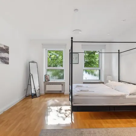 Bright 3-room Near Prenzlauer Berg Daire