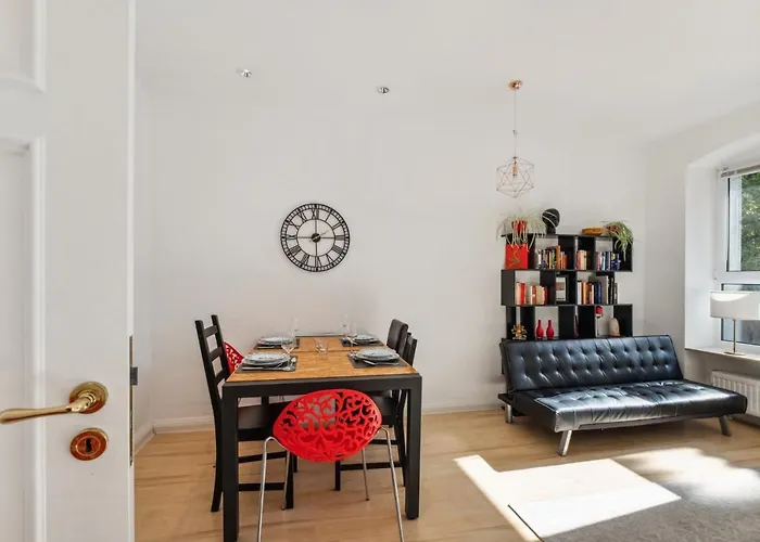 Apartamento Bright 3-room Near Prenzlauer Berg Berlín
