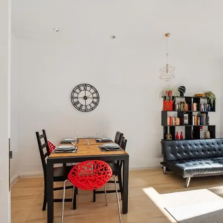 Apartamento Bright 3-room Near Prenzlauer Berg Berlín