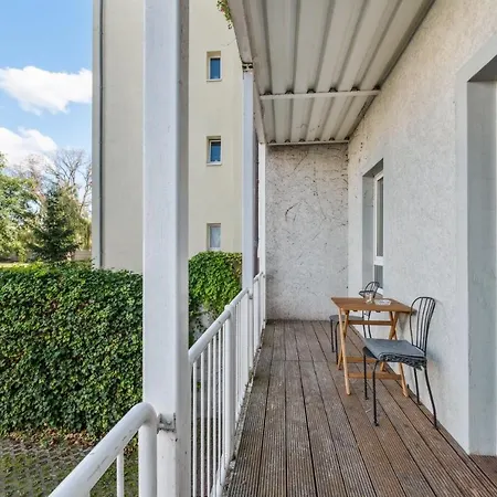 Apartamento Bright 3-room Near Prenzlauer Berg Berlín